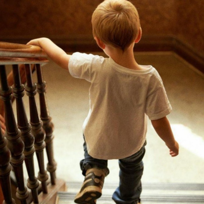 Ребенок. Лестница