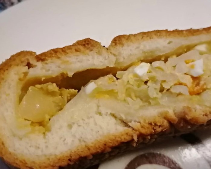 Пирог со свежей капустой и яйцом