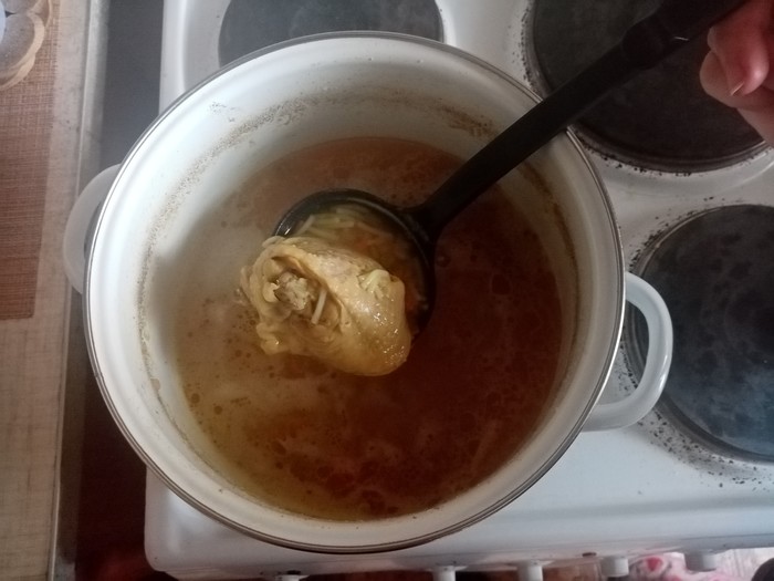 Суп в кастрюле куриный