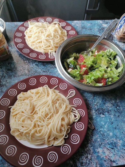 Тарелки со спагетти