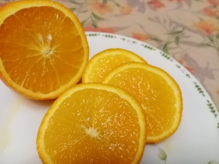 Дольки спелого апельсина