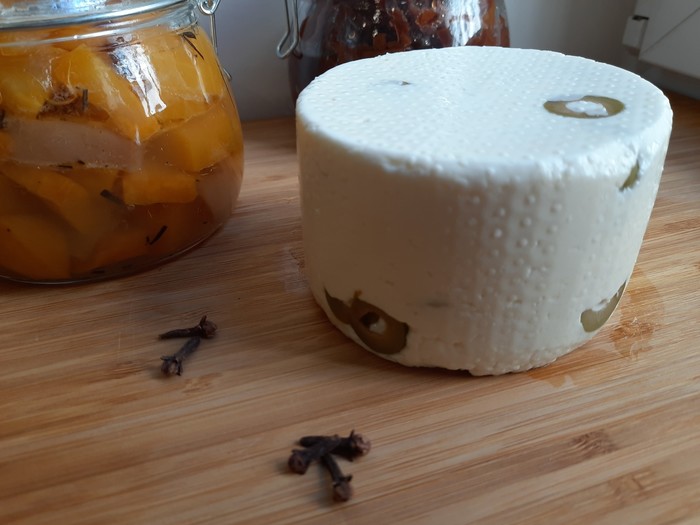 Сливочный сыр с оливками