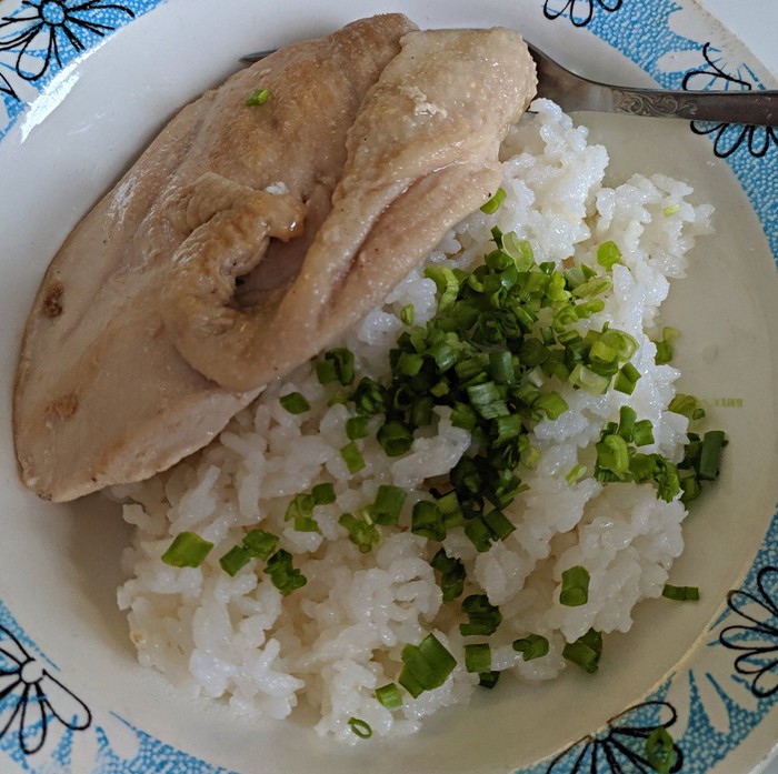 Вареный рис с курицей