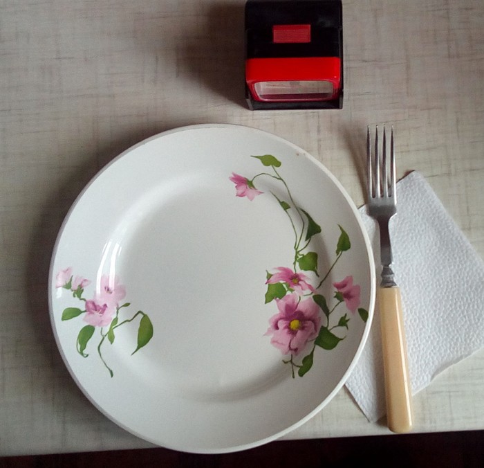 Пустая тарелка при голодании