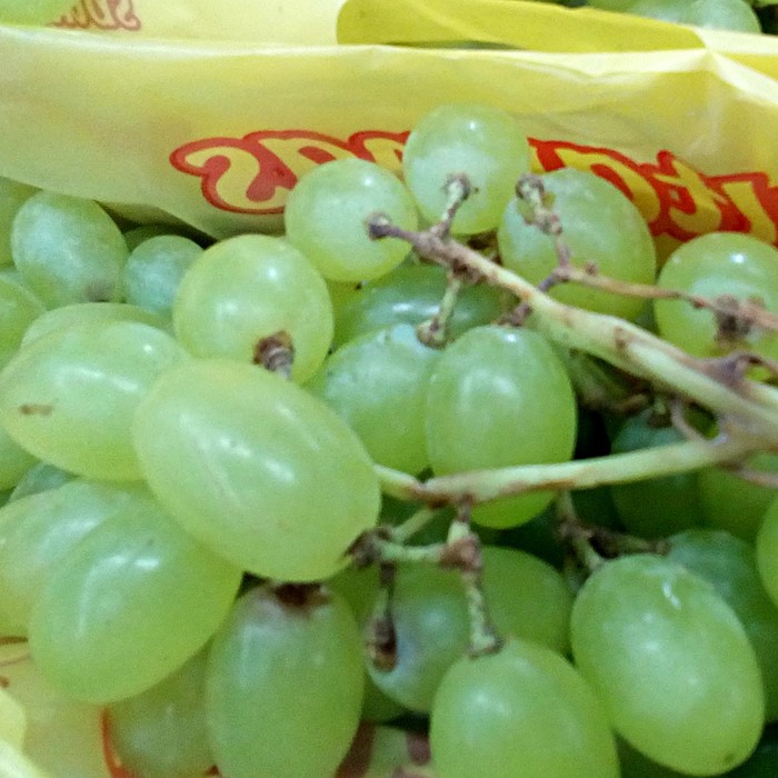 Белый виноград для салата