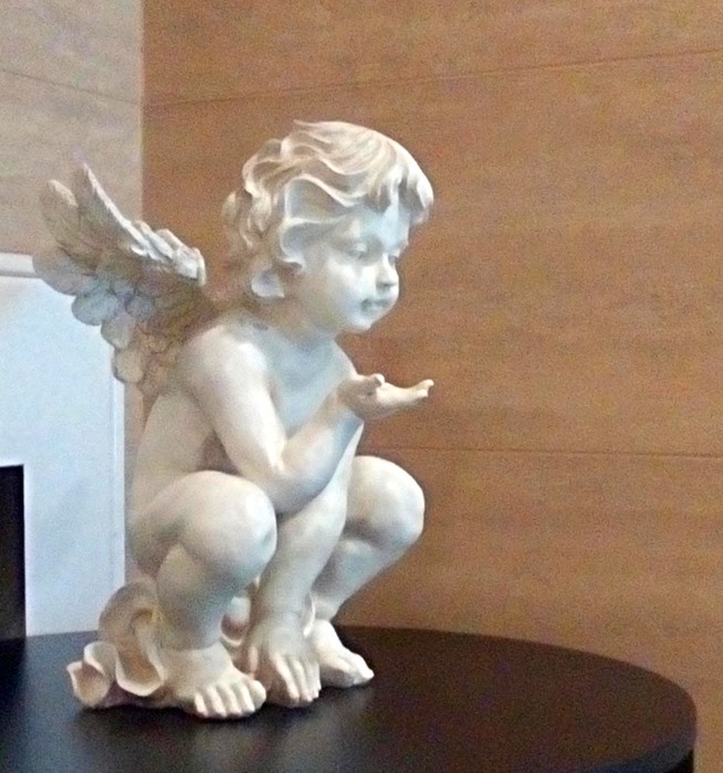 Статуэтка ангела-хранителя