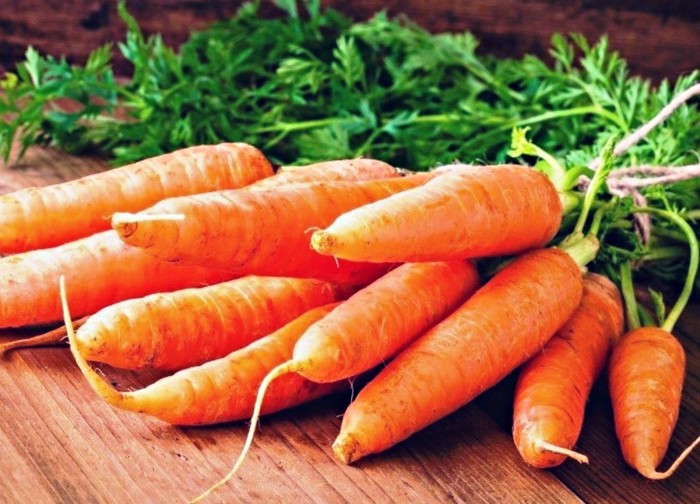 Связка моркови с огорода