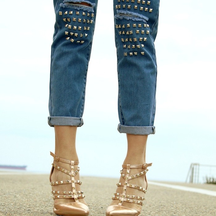Женские джинсы с украшениями