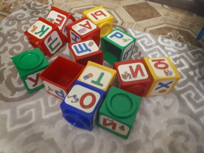 Игрушки с буквами для маленьких